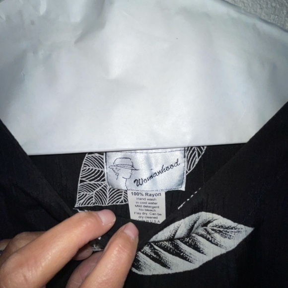 Womanhood two piece blouse and matching skirt. Leaf patter. Size large GUC - Picture 7 of 8